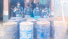 নোয়াখালীর হাতিয়ায় অবৈধ জ্বালানি তেল জব্দ করেছে কোস্ট গার্ড