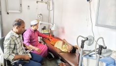 ঈশ্বরগঞ্জে ভ্রাম্যমাণ থেরাপি ক্যাম্পে বিনামূল্যে চিকিৎসা সেবা