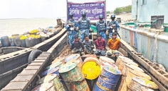 কোস্ট গার্ডের অভিযানে ৪ হাজার ৮০০ লিটার পেট্রোল ও ২ হাজার ১৫ লিটার ডিজেল জব্দ  