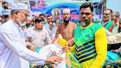 তুরাগে অগ্নিকাণ্ডে ক্ষতিগ্রস্তদের মাঝে জামায়াতের খাদ্যসামগ্রী ও বস্ত্র বিতরণ