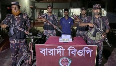 চুয়াডাঙ্গা সীমান্তে কোটি টাকার স্বর্ণের বারসহ পাচারকারী আটক