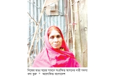 ভাঙা ঘরে মানবেতর বসবাস  