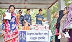 কয়রায় বাংলাদেশ নৌবাহিনীর বিনামূল্যে চিকিৎসাসেবা প্রদান  
