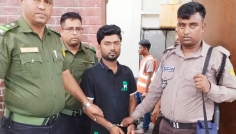 আনসারের হাতে ছিনতাইকারী আটক, স্বর্ণালঙ্কার মালিককে ফেরত