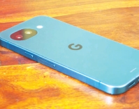 নতুন ফোন পিক্সেল ১০এ  