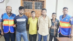 ‘তিন তাস’ খেলায় প্রতারণা, শাহপরাণ ফেরি থেকে আটক ৪