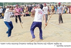 মহাদেবপুরে ঐতিহ্যবাহী লাঠি খেলা  