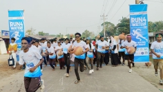 শ্যামনগরে পানি সংকট তুলে ধরতে কলস হাতে দৌড় দিল ২০০ তরুণ