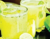 গরমে কাঁচা আমের শরবত  