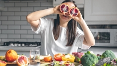 দৃষ্টিশক্তি ভালো রাখতে যেসব খাবার খাবেন