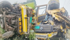 ঘোড়াঘাটে আলু ও ভুষিবোঝাই ট্রাকের মুখোমুখি সংঘর্ষে নিহত ১
