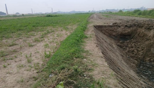 সিরাজদিখানে ভেকু দিয়ে ফসলি জমির মাটি কেটে বিক্রির অভিযোগ
