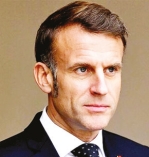 হঠাৎ রাজনীতি ছাড়ার ঘোষণা দিলেন ইমানুয়েল ম্যাক্রোঁ  