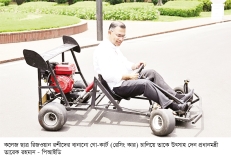 রিজওয়ানের তৈরি রেসিং কার চালালেন প্রধানমন্ত্রী   