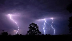 বজ্রাঘাতে দেশে একদিনে ১৪ জনের মৃত্যু