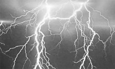 বজ্রপাতের মৌসুম : আতঙ্ক নয়, চাই প্রস্তুতি ও প্রতিরোধ  