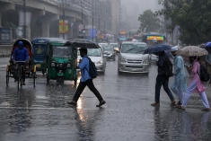 রাজধানীতে মুষলধারে বৃষ্টি, জনজীবনে ভোগান্তি