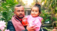 বজ্রপাতে বাবার মৃত্যু, অলৌকিকভাবে বেঁচে গেল শিশু