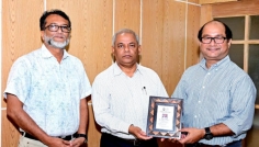 চবি উপাচার্যের সঙ্গে ভিজিটিং ফুলব্রাইট স্কলার ড. সাইয়েদ আর. মাহমুদের সাক্ষাৎ