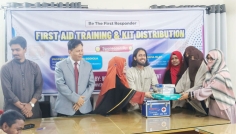 রাকসুর উদ্যোগে রাবির ১২ হলে ফার্স্ট এইড বক্স বিতরণ