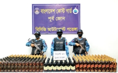 ১৮৫ বোতল বিদেশি মদ জব্দ করেছে কোস্ট গার্ড 