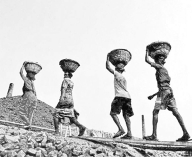 ন্যায্য মজুরি ও নিরাপদ জীবন শ্রমিকের অধিকার  