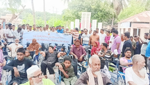 মাগুরায় হুইল চেয়ার-শিক্ষাবৃত্তির চেক ও বাইসাইকেল বিতরণ