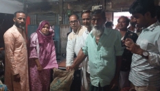 টঙ্গীবাড়িতে ১৪১ জন জেলের মাঝে চাল বিতরণ
