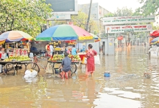 হঠাৎ বৃষ্টিতে জলাবদ্ধতা  