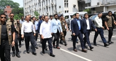 সচিবালয় থেকে হেঁটে গিয়ে ডিসি সম্মেলন উদ্বোধন করলেন প্রধানমন্ত্রী