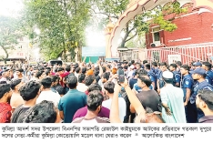 কুমিল্লায় বিএনপি নেতা আটকের পর থানা ঘেরাও  