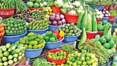 রাজধানীতে সবজির কেজি ৮০-১২০ টাকা, চাপে ক্রেতারা