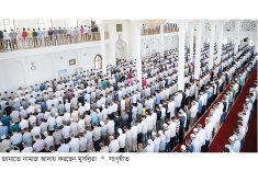 যে কারণে জামাতে নামাজ পড়তে হবে  