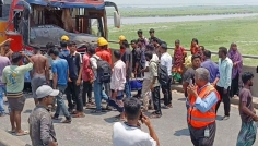 ট্রাকের ধাক্কায় যমুনা সেতুতে বাস-মাইক্রোবাস সংঘর্ষ