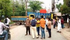 দিনাজপুরে ট্রাক শ্রমিকদের মহাসড়ক অবরোধ, বাস চলাচল বন্ধ
