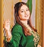 সবুজ আভায় মোহ ছড়ালেন পূর্ণিমা  