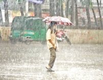 হঠাৎ বৃষ্টি  