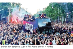 সাড়ে ৭ লাখ দর্শকের সামনে বার্সেলোনার শিরোপা উদযাপন  