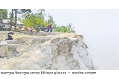 যমুনার ভাঙনে বিলীন হচ্ছে দুই গ্রাম  