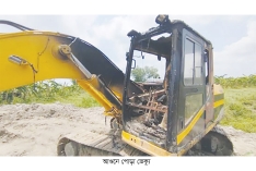 খাল খনন প্রকল্পে হামলা দুই স্কেভেটরে আগুন  