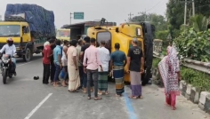 ঢাকা-টাঙ্গাইল মহাসড়কে ট্রাক উল্টে চালকের মৃত্যু