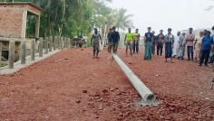 সংবাদ প্রকাশের পর সড়কের মাঝখানের খুঁটি অপসারণ