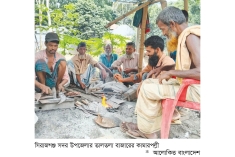ঠুংঠাং শব্দে মুখরিত কামারপাড়া  