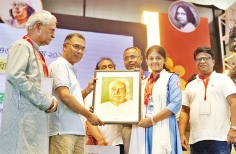 কবি কাজী নজরুল ইসলামের ১২৭তম জন্মজয়ন্তীর তিন দিনব্যাপী রাষ্ট্রীয় অনুষ্ঠানে যোগ দেন প্রধানমন্ত্রী 