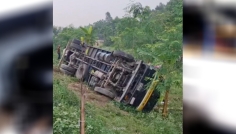 ঢাকা-টাঙ্গাইল মহাসড়কে ট্রাক উল্টে নিহত ১৫