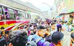নাড়ির টানে বাড়ি যেতে বাস টার্মিনালগুলোতে ভিড় করছে বিভিন্ন শ্রেণি-পেশার মানুষ  