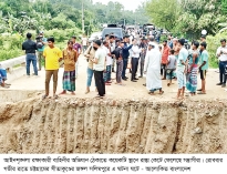 গভীর রাতে র‌্যাব ক্যাম্পের দেয়াল গুঁড়িয়ে দিল সন্ত্রাসীরা   
