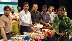 পরিচ্ছন্নতা কর্মীদের অবদান তুলে ধরলেন রসিক প্রশাসক