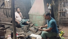 বোয়ালখালীতে ঈদুল আজহা উপলক্ষে জমে উঠেছে কামারের দোকান