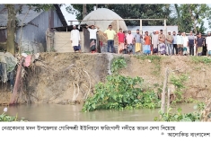 ফড়িংখালী নদীতে ভাঙন বিলীনের পথে ২৬ বাড়ি  